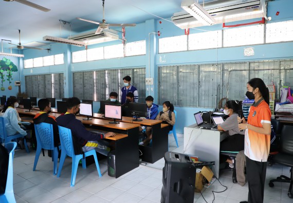 ภาพกิจกรรม  คณะวิทยาศาสตร์และเทคโนโลยี จัดกิจกรรมค่ายวิทยาศาสตร์สัญจร ปีการศึกษา 2565  โรงเรียนสลกบาตรวิทยา