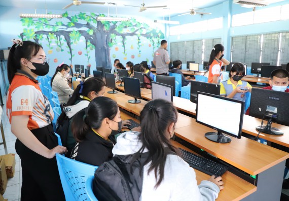 ภาพกิจกรรม  คณะวิทยาศาสตร์และเทคโนโลยี จัดกิจกรรมค่ายวิทยาศาสตร์สัญจร ปีการศึกษา 2565  โรงเรียนสลกบาตรวิทยา