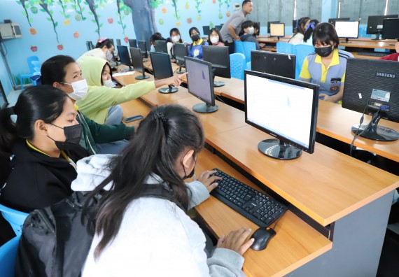 ภาพกิจกรรม  คณะวิทยาศาสตร์และเทคโนโลยี จัดกิจกรรมค่ายวิทยาศาสตร์สัญจร ปีการศึกษา 2565  โรงเรียนสลกบาตรวิทยา