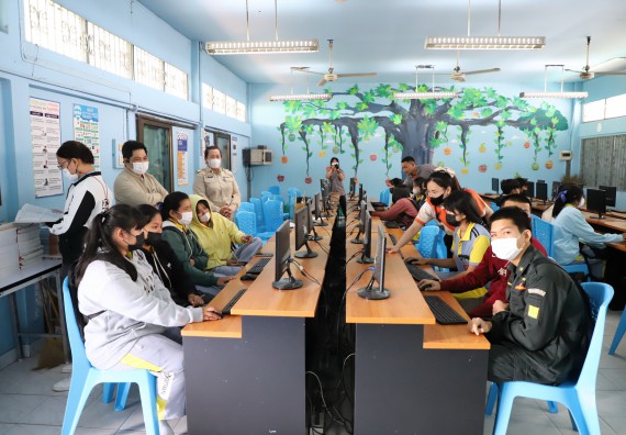 ภาพกิจกรรม  คณะวิทยาศาสตร์และเทคโนโลยี จัดกิจกรรมค่ายวิทยาศาสตร์สัญจร ปีการศึกษา 2565  โรงเรียนสลกบาตรวิทยา