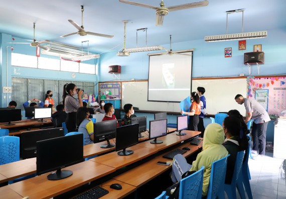 ภาพกิจกรรม  คณะวิทยาศาสตร์และเทคโนโลยี จัดกิจกรรมค่ายวิทยาศาสตร์สัญจร ปีการศึกษา 2565  โรงเรียนสลกบาตรวิทยา