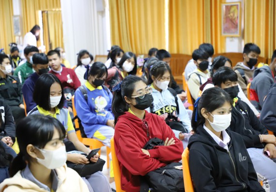 ภาพกิจกรรม  คณะวิทยาศาสตร์และเทคโนโลยี จัดกิจกรรมค่ายวิทยาศาสตร์สัญจร ปีการศึกษา 2565  โรงเรียนสลกบาตรวิทยา