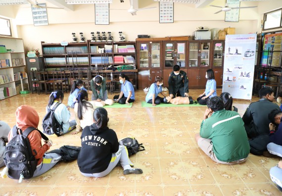 ภาพกิจกรรม  คณะวิทยาศาสตร์และเทคโนโลยี จัดกิจกรรมค่ายวิทยาศาสตร์สัญจร ปีการศึกษา 2565  โรงเรียนสลกบาตรวิทยา