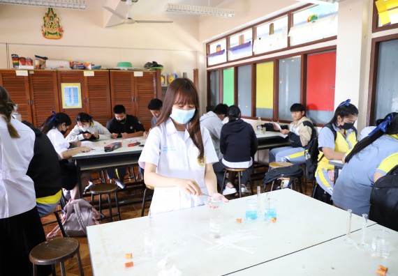 ภาพกิจกรรม  คณะวิทยาศาสตร์และเทคโนโลยี จัดกิจกรรมค่ายวิทยาศาสตร์สัญจร ปีการศึกษา 2565  โรงเรียนสลกบาตรวิทยา