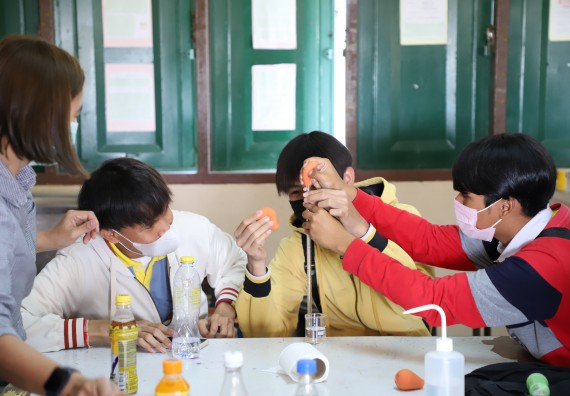 ภาพกิจกรรม  คณะวิทยาศาสตร์และเทคโนโลยี จัดกิจกรรมค่ายวิทยาศาสตร์สัญจร ปีการศึกษา 2565  โรงเรียนสลกบาตรวิทยา