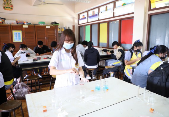 ภาพกิจกรรม  คณะวิทยาศาสตร์และเทคโนโลยี จัดกิจกรรมค่ายวิทยาศาสตร์สัญจร ปีการศึกษา 2565  โรงเรียนสลกบาตรวิทยา