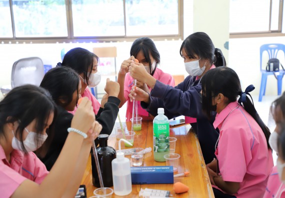 ภาพกิจกรรม   คณะวิทยาศาสตร์และเทคโนโลยี จัดกิจกรรมค่ายวิทยาศาสตร์สัญจร ปีการศึกษา 2565  โรงเรียนระหานวิทยา