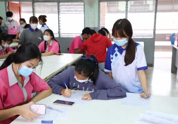 คณะวิทยาศาสตร์และเทคโนโลยี จัดกิจกรรมค่ายวิทยาศาสตร์สัญจร ปีการศึกษา 2565 ให้กับนักเรียนระดับชั้นมัธยมศึกษาตอนปลาย โรงเรียนชากังราววิทยา (อินทร์-ชุ่ม ดีสารอุปถัมภ์)