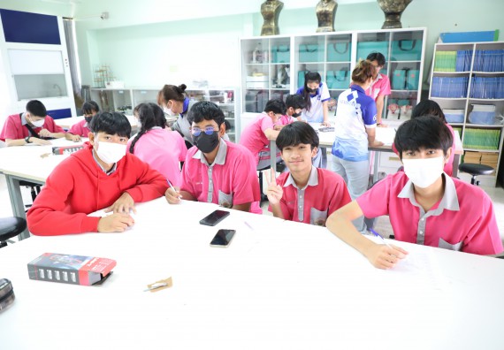 คณะวิทยาศาสตร์และเทคโนโลยี จัดกิจกรรมค่ายวิทยาศาสตร์สัญจร ปีการศึกษา 2565 ให้กับนักเรียนระดับชั้นมัธยมศึกษาตอนปลาย โรงเรียนชากังราววิทยา (อินทร์-ชุ่ม ดีสารอุปถัมภ์)