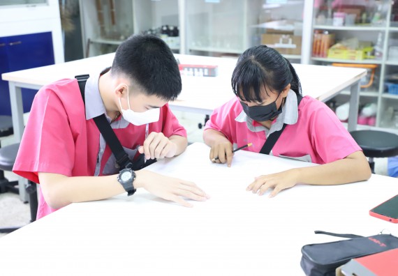 คณะวิทยาศาสตร์และเทคโนโลยี จัดกิจกรรมค่ายวิทยาศาสตร์สัญจร ปีการศึกษา 2565 ให้กับนักเรียนระดับชั้นมัธยมศึกษาตอนปลาย โรงเรียนชากังราววิทยา (อินทร์-ชุ่ม ดีสารอุปถัมภ์)