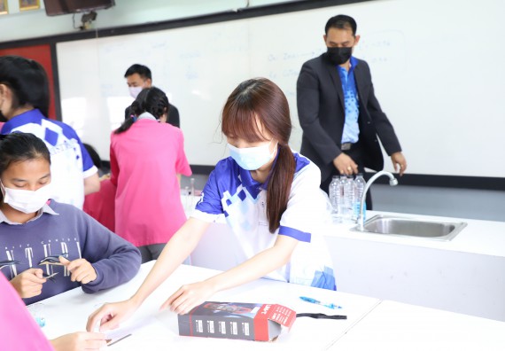 คณะวิทยาศาสตร์และเทคโนโลยี จัดกิจกรรมค่ายวิทยาศาสตร์สัญจร ปีการศึกษา 2565 ให้กับนักเรียนระดับชั้นมัธยมศึกษาตอนปลาย โรงเรียนชากังราววิทยา (อินทร์-ชุ่ม ดีสารอุปถัมภ์)