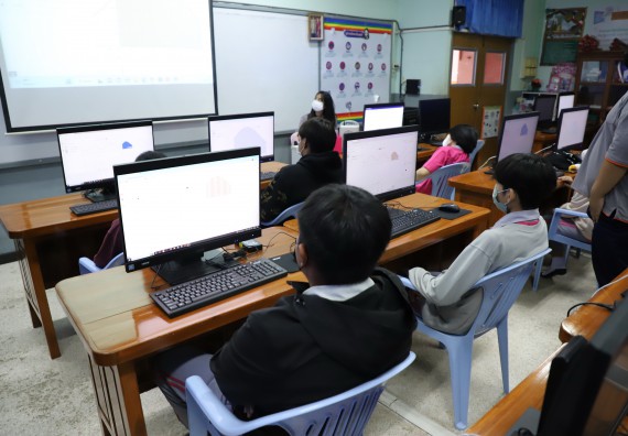 คณะวิทยาศาสตร์และเทคโนโลยี จัดกิจกรรมค่ายวิทยาศาสตร์สัญจร ปีการศึกษา 2565 ให้กับนักเรียนระดับชั้นมัธยมศึกษาตอนปลาย โรงเรียนชากังราววิทยา (อินทร์-ชุ่ม ดีสารอุปถัมภ์)