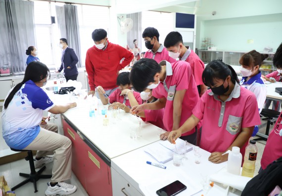 คณะวิทยาศาสตร์และเทคโนโลยี จัดกิจกรรมค่ายวิทยาศาสตร์สัญจร ปีการศึกษา 2565 ให้กับนักเรียนระดับชั้นมัธยมศึกษาตอนปลาย โรงเรียนชากังราววิทยา (อินทร์-ชุ่ม ดีสารอุปถัมภ์)