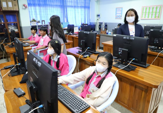 คณะวิทยาศาสตร์และเทคโนโลยี จัดกิจกรรมค่ายวิทยาศาสตร์สัญจร ปีการศึกษา 2565 ให้กับนักเรียนระดับชั้นมัธยมศึกษาตอนปลาย โรงเรียนชากังราววิทยา (อินทร์-ชุ่ม ดีสารอุปถัมภ์)