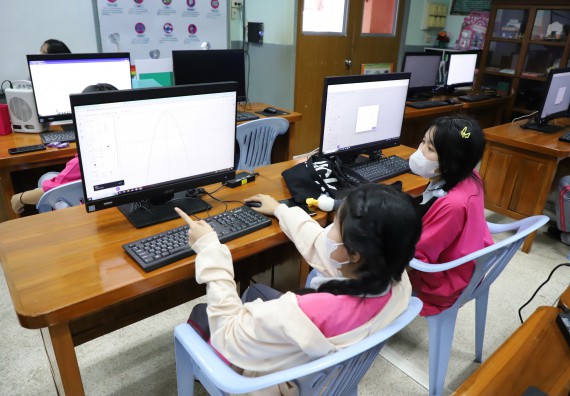 คณะวิทยาศาสตร์และเทคโนโลยี จัดกิจกรรมค่ายวิทยาศาสตร์สัญจร ปีการศึกษา 2565 ให้กับนักเรียนระดับชั้นมัธยมศึกษาตอนปลาย โรงเรียนชากังราววิทยา (อินทร์-ชุ่ม ดีสารอุปถัมภ์)