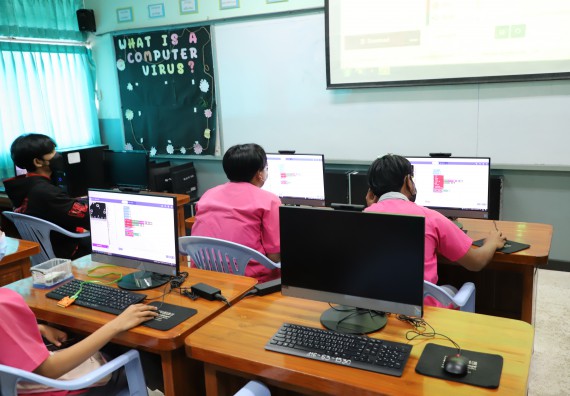 คณะวิทยาศาสตร์และเทคโนโลยี จัดกิจกรรมค่ายวิทยาศาสตร์สัญจร ปีการศึกษา 2565 ให้กับนักเรียนระดับชั้นมัธยมศึกษาตอนปลาย โรงเรียนชากังราววิทยา (อินทร์-ชุ่ม ดีสารอุปถัมภ์)