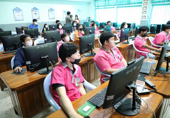 คณะวิทยาศาสตร์และเทคโนโลยี จัดกิจกรรมค่ายวิทยาศาสตร์สัญจร ปีการศึกษา 2565 ให้กับนักเรียนระดับชั้นมัธยมศึกษาตอนปลาย โรงเรียนชากังราววิทยา (อินทร์-ชุ่ม ดีสารอุปถัมภ์)