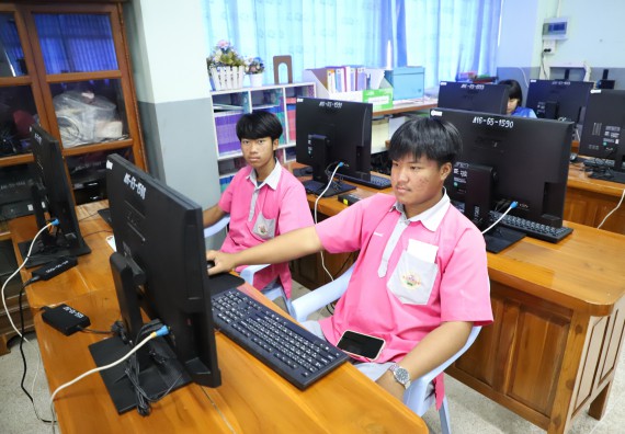 คณะวิทยาศาสตร์และเทคโนโลยี จัดกิจกรรมค่ายวิทยาศาสตร์สัญจร ปีการศึกษา 2565 ให้กับนักเรียนระดับชั้นมัธยมศึกษาตอนปลาย โรงเรียนชากังราววิทยา (อินทร์-ชุ่ม ดีสารอุปถัมภ์)