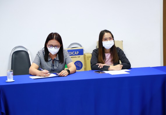 ภาพกิจกรรม  ศูนย์วิทยาศาสตร์และวิทยาศาสตร์ประยุกต์ จัดอบรมเชิงปฏิบัติการมาตรฐานความปลอดภัยห้องปฏิบัติการเคมี รูปแบบ Peer evaluation