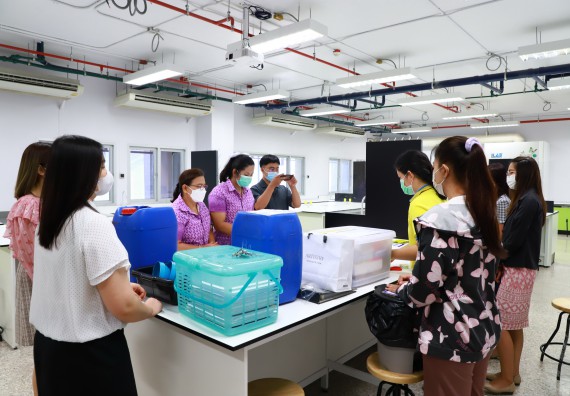 ภาพกิจกรรม  ศูนย์วิทยาศาสตร์และวิทยาศาสตร์ประยุกต์ จัดอบรมเชิงปฏิบัติการมาตรฐานความปลอดภัยห้องปฏิบัติการเคมี รูปแบบ Peer evaluation