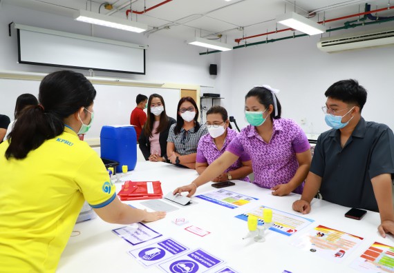 ภาพกิจกรรม  ศูนย์วิทยาศาสตร์และวิทยาศาสตร์ประยุกต์ จัดอบรมเชิงปฏิบัติการมาตรฐานความปลอดภัยห้องปฏิบัติการเคมี รูปแบบ Peer evaluation