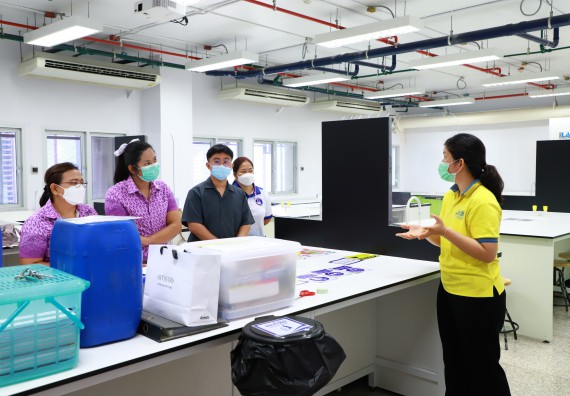 ภาพกิจกรรม  ศูนย์วิทยาศาสตร์และวิทยาศาสตร์ประยุกต์ จัดอบรมเชิงปฏิบัติการมาตรฐานความปลอดภัยห้องปฏิบัติการเคมี รูปแบบ Peer evaluation