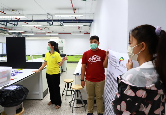 ภาพกิจกรรม  ศูนย์วิทยาศาสตร์และวิทยาศาสตร์ประยุกต์ จัดอบรมเชิงปฏิบัติการมาตรฐานความปลอดภัยห้องปฏิบัติการเคมี รูปแบบ Peer evaluation