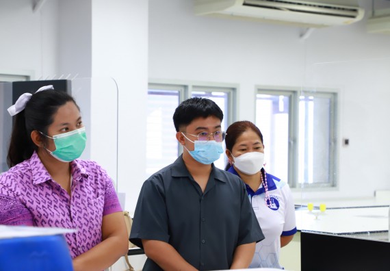 ภาพกิจกรรม  ศูนย์วิทยาศาสตร์และวิทยาศาสตร์ประยุกต์ จัดอบรมเชิงปฏิบัติการมาตรฐานความปลอดภัยห้องปฏิบัติการเคมี รูปแบบ Peer evaluation