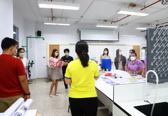 ภาพกิจกรรม  ศูนย์วิทยาศาสตร์และวิทยาศาสตร์ประยุกต์ จัดอบรมเชิงปฏิบัติการมาตรฐานความปลอดภัยห้องปฏิบัติการเคมี รูปแบบ Peer evaluation