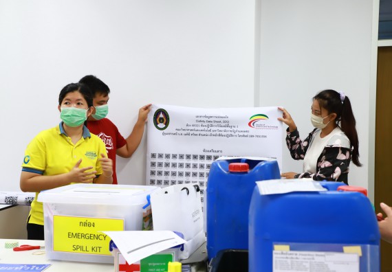 ภาพกิจกรรม  ศูนย์วิทยาศาสตร์และวิทยาศาสตร์ประยุกต์ จัดอบรมเชิงปฏิบัติการมาตรฐานความปลอดภัยห้องปฏิบัติการเคมี รูปแบบ Peer evaluation