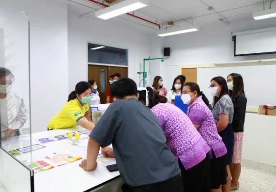 ภาพกิจกรรม  ศูนย์วิทยาศาสตร์และวิทยาศาสตร์ประยุกต์ จัดอบรมเชิงปฏิบัติการมาตรฐานความปลอดภัยห้องปฏิบัติการเคมี รูปแบบ Peer evaluation