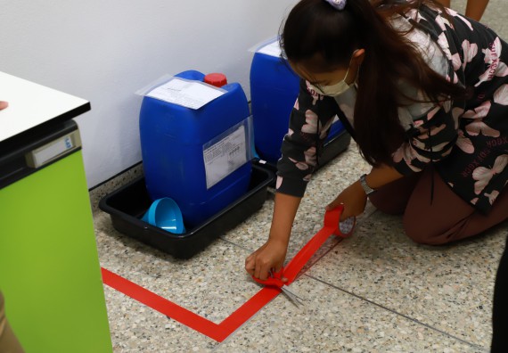 ภาพกิจกรรม  ศูนย์วิทยาศาสตร์และวิทยาศาสตร์ประยุกต์ จัดอบรมเชิงปฏิบัติการมาตรฐานความปลอดภัยห้องปฏิบัติการเคมี รูปแบบ Peer evaluation