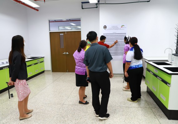 ภาพกิจกรรม  ศูนย์วิทยาศาสตร์และวิทยาศาสตร์ประยุกต์ จัดอบรมเชิงปฏิบัติการมาตรฐานความปลอดภัยห้องปฏิบัติการเคมี รูปแบบ Peer evaluation