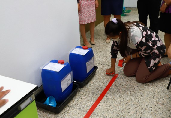 ภาพกิจกรรม  ศูนย์วิทยาศาสตร์และวิทยาศาสตร์ประยุกต์ จัดอบรมเชิงปฏิบัติการมาตรฐานความปลอดภัยห้องปฏิบัติการเคมี รูปแบบ Peer evaluation