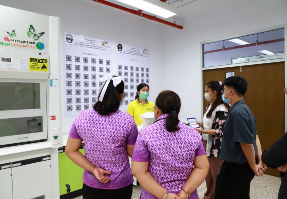 ภาพกิจกรรม  ศูนย์วิทยาศาสตร์และวิทยาศาสตร์ประยุกต์ จัดอบรมเชิงปฏิบัติการมาตรฐานความปลอดภัยห้องปฏิบัติการเคมี รูปแบบ Peer evaluation