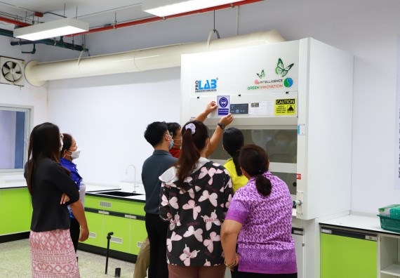 ภาพกิจกรรม  ศูนย์วิทยาศาสตร์และวิทยาศาสตร์ประยุกต์ จัดอบรมเชิงปฏิบัติการมาตรฐานความปลอดภัยห้องปฏิบัติการเคมี รูปแบบ Peer evaluation