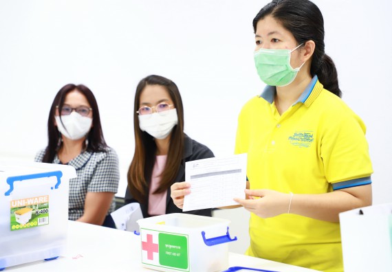 ภาพกิจกรรม  ศูนย์วิทยาศาสตร์และวิทยาศาสตร์ประยุกต์ จัดอบรมเชิงปฏิบัติการมาตรฐานความปลอดภัยห้องปฏิบัติการเคมี รูปแบบ Peer evaluation