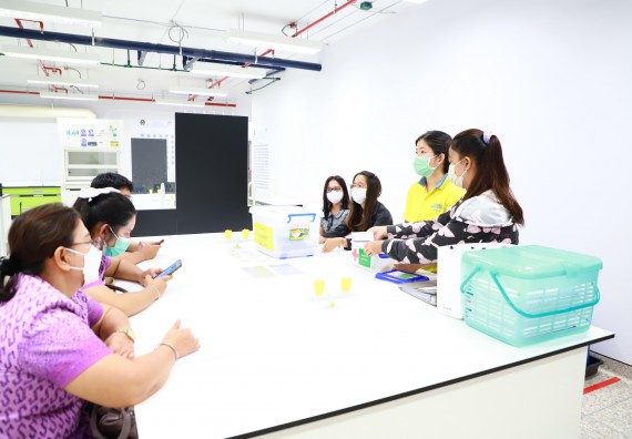 ภาพกิจกรรม  ศูนย์วิทยาศาสตร์และวิทยาศาสตร์ประยุกต์ จัดอบรมเชิงปฏิบัติการมาตรฐานความปลอดภัยห้องปฏิบัติการเคมี รูปแบบ Peer evaluation