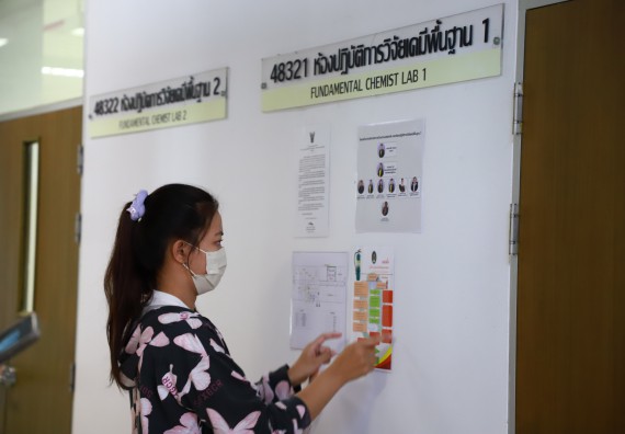 ภาพกิจกรรม  ศูนย์วิทยาศาสตร์และวิทยาศาสตร์ประยุกต์ จัดอบรมเชิงปฏิบัติการมาตรฐานความปลอดภัยห้องปฏิบัติการเคมี รูปแบบ Peer evaluation