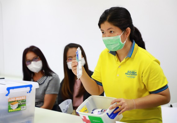 ภาพกิจกรรม  ศูนย์วิทยาศาสตร์และวิทยาศาสตร์ประยุกต์ จัดอบรมเชิงปฏิบัติการมาตรฐานความปลอดภัยห้องปฏิบัติการเคมี รูปแบบ Peer evaluation
