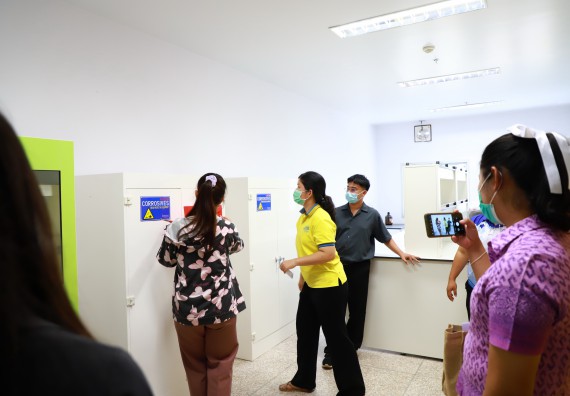 ภาพกิจกรรม  ศูนย์วิทยาศาสตร์และวิทยาศาสตร์ประยุกต์ จัดอบรมเชิงปฏิบัติการมาตรฐานความปลอดภัยห้องปฏิบัติการเคมี รูปแบบ Peer evaluation