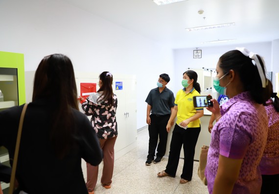 ภาพกิจกรรม  ศูนย์วิทยาศาสตร์และวิทยาศาสตร์ประยุกต์ จัดอบรมเชิงปฏิบัติการมาตรฐานความปลอดภัยห้องปฏิบัติการเคมี รูปแบบ Peer evaluation