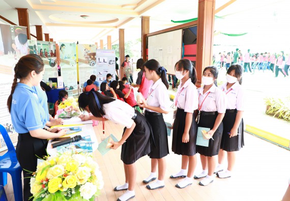 ภาพกิจกรรม  คณะวิทยาศาสตร์และเทคโนโลยี จัดบูธนิทรรศการงานเปิดโลกการเรียนรู้มุ่งสู่การพัฒนาคุณภาพผู้เรียน ประจำปีการศึกษา 2565