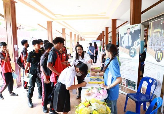 ภาพกิจกรรม  คณะวิทยาศาสตร์และเทคโนโลยี จัดบูธนิทรรศการงานเปิดโลกการเรียนรู้มุ่งสู่การพัฒนาคุณภาพผู้เรียน ประจำปีการศึกษา 2565