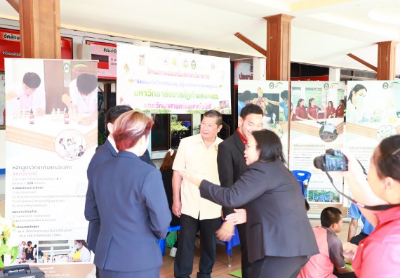 ภาพกิจกรรม  คณะวิทยาศาสตร์และเทคโนโลยี จัดบูธนิทรรศการงานเปิดโลกการเรียนรู้มุ่งสู่การพัฒนาคุณภาพผู้เรียน ประจำปีการศึกษา 2565