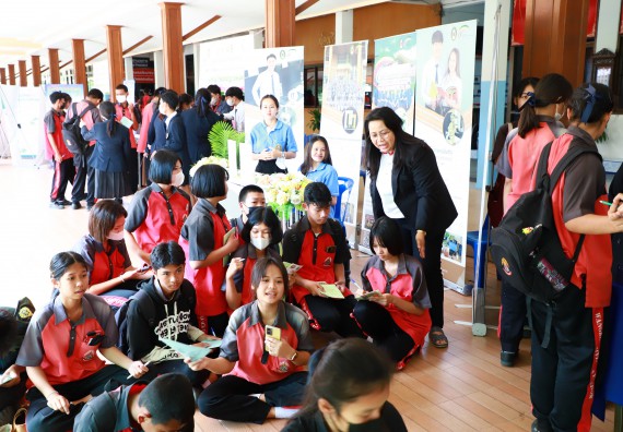 ภาพกิจกรรม  คณะวิทยาศาสตร์และเทคโนโลยี จัดบูธนิทรรศการงานเปิดโลกการเรียนรู้มุ่งสู่การพัฒนาคุณภาพผู้เรียน ประจำปีการศึกษา 2565