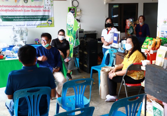 ภาพกิจกรรม  คณะวิทยาศาสตร์และเทคโนโลยี จัดกิจกรรมถ่ายทอดองค์ความรู้กระดาษกันนาจากกาบกล้วยไข่เพื่อใช้ในงานบรรจุภัณฑ์