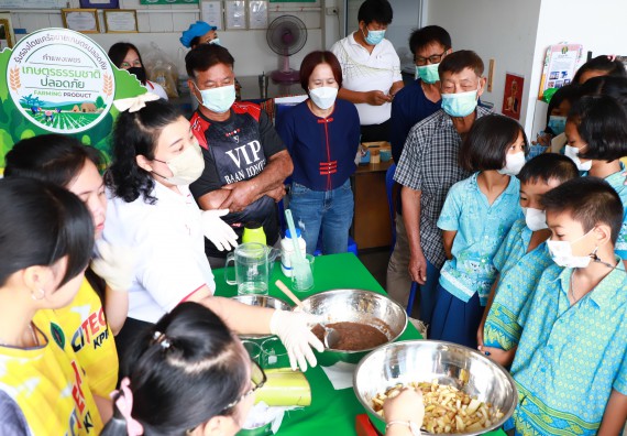 ภาพกิจกรรม  คณะวิทยาศาสตร์และเทคโนโลยี จัดกิจกรรมถ่ายทอดองค์ความรู้กระดาษกันนาจากกาบกล้วยไข่เพื่อใช้ในงานบรรจุภัณฑ์