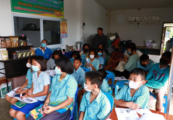 ภาพกิจกรรม  คณะวิทยาศาสตร์และเทคโนโลยี จัดกิจกรรมถ่ายทอดองค์ความรู้กระดาษกันนาจากกาบกล้วยไข่เพื่อใช้ในงานบรรจุภัณฑ์