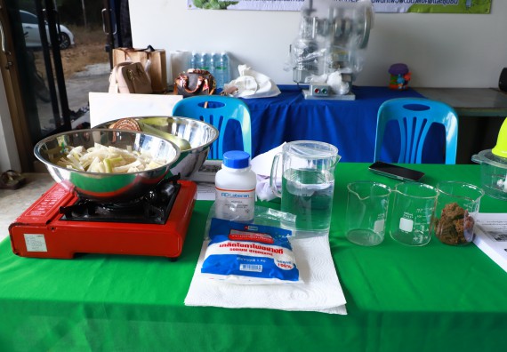 ภาพกิจกรรม  คณะวิทยาศาสตร์และเทคโนโลยี จัดกิจกรรมถ่ายทอดองค์ความรู้กระดาษกันนาจากกาบกล้วยไข่เพื่อใช้ในงานบรรจุภัณฑ์